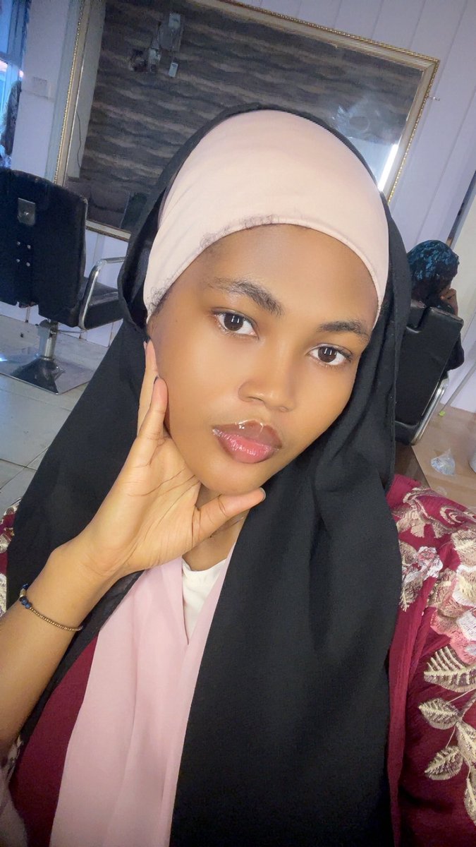 FadimatuZarah's tweet image. SelfLover❤️ why not🥂🦚