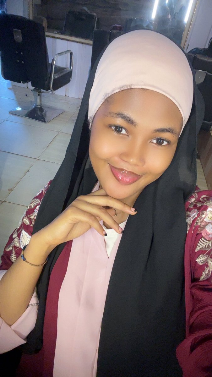 FadimatuZarah's tweet image. SelfLover❤️ why not🥂🦚