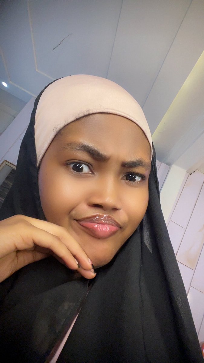 FadimatuZarah's tweet image. SelfLover❤️ why not🥂🦚