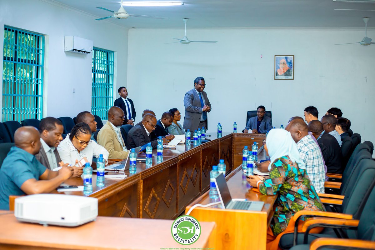 SalmartDiplomat's tweet image. 🇹🇿🤝🇰🇷
The DG officially opened the session at the Ministry of Livestock &amp;amp; Fisheries with warm introductions — setting the tone for impactful Korea–Tanzania collaboration on the Oceans &amp;amp; Fisheries Satellite Application Center Project.
#SalmartDiplomatic
#KIOST #TAFIRI