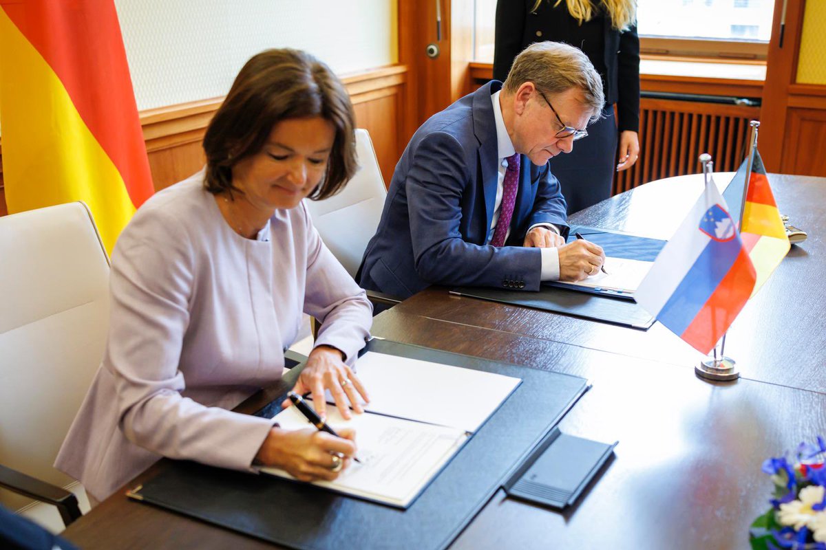 In diesen Tagen gedenken wir der Opfer von #Srebrenica vor 30 Jahren. So wird greifbar, welche Abgründe jenseits des europäischen Weges lauern. Europa dürfen wir nie für selbstverständlich halten. Freiheit, Sicherheit und Wohlstand gilt es zu verteidigen als EU &amp; NATO.