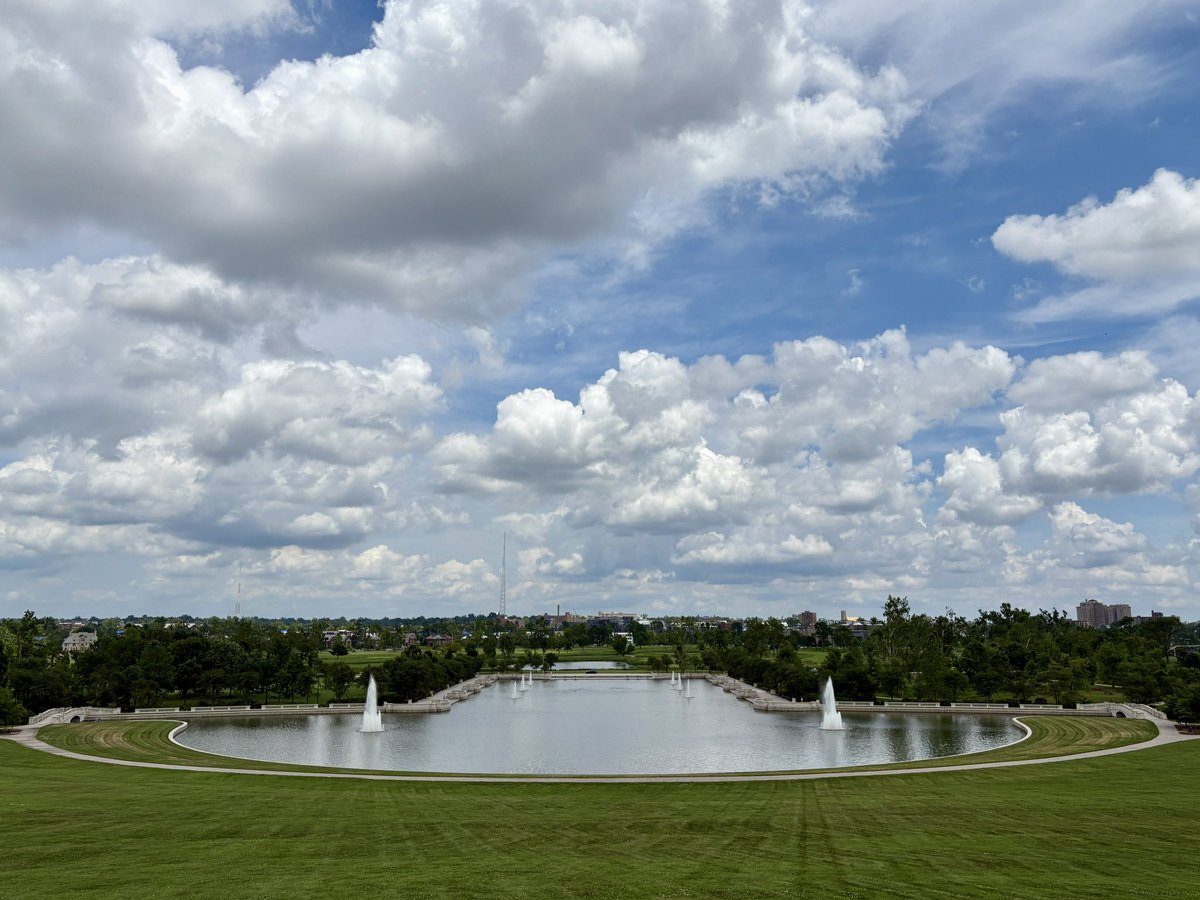 WeatherChambers's tweet image. I’m enjoying King Louis’ view from the top of Art Hill on a muggy Tuesday afternoon. We’re working on something that you’ll see on @KMOV in the weeks to come.
#STL
What are you up to?
