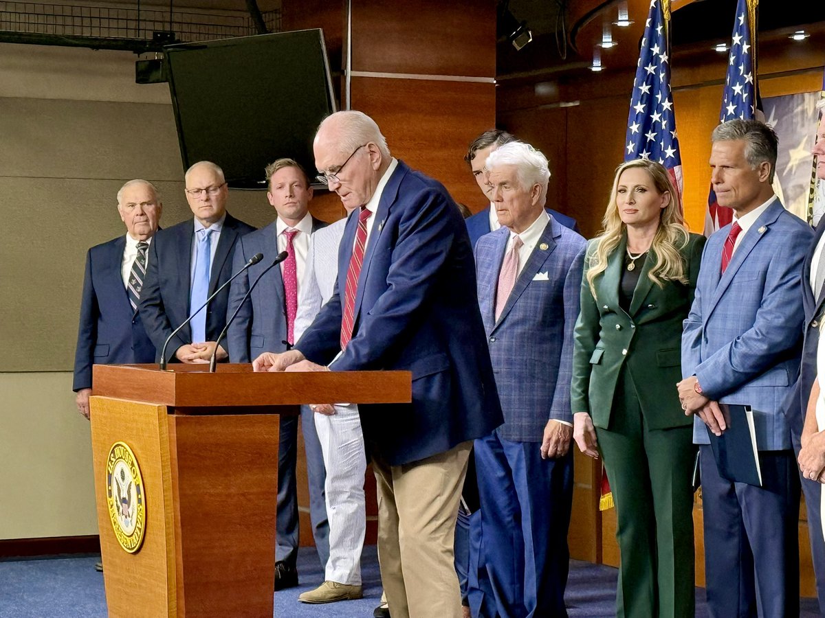 RepLaurelLee's tweet image. As a member of the bipartisan Task Force, I helped lead the investigation into this tragic event. Our final report made clear: we must do more to protect public officials and work to ensure this never happens again.