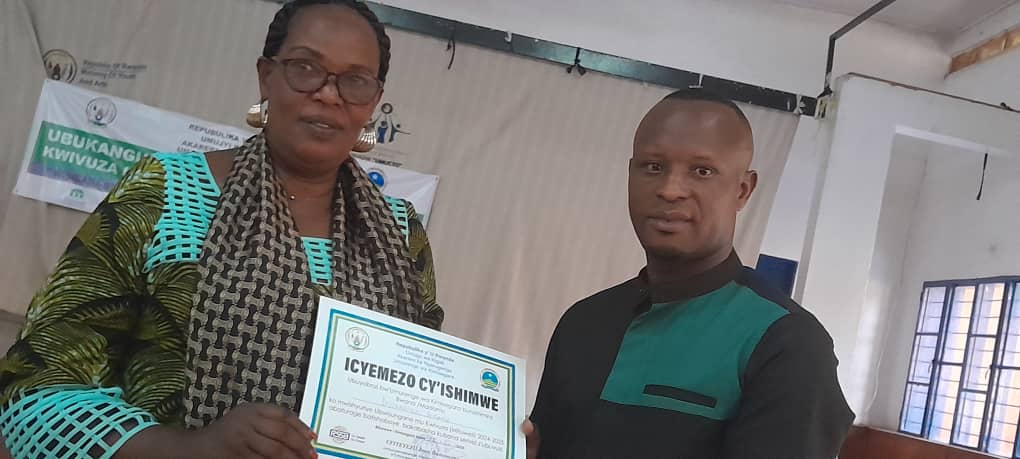 Uyu munsi mu Murenge wa #Kimisagara twatangije Ubukangurambaga bwa Mituweli 2025-2026 ku mugaragaro binyuze mu nteko z'abaturage;
Abaturage,ibyiciro bitandukanye bose bakanguriwe kwishyura Mituweli hakiri kare.
Hashimiwe kandi abafatanyabikorwa mu kwishyurira abatishoboye.