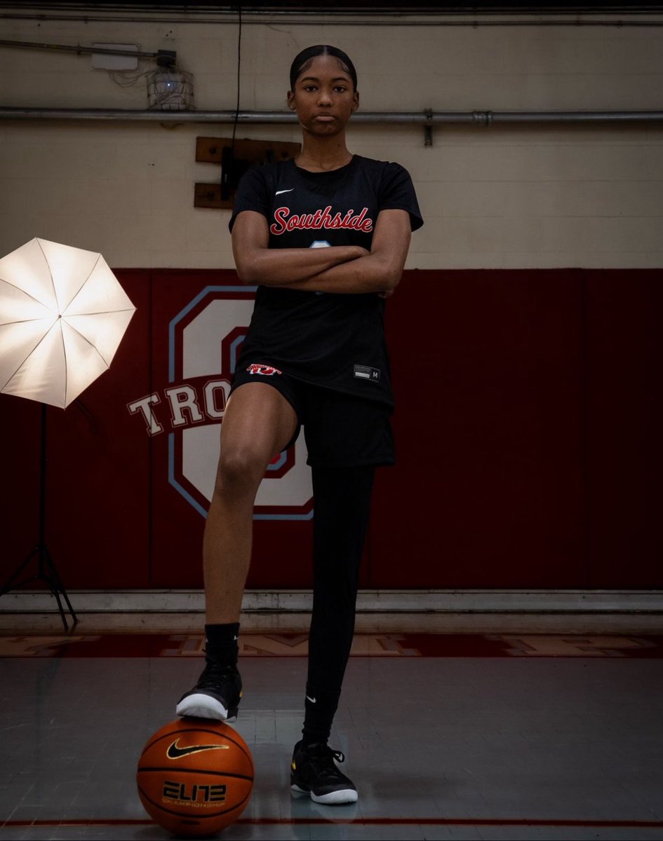 Happy birthday <a href="/AriannaShaw2027/">Arianna Shaw</a> 
Enjoy your day 🎁🎂🎉🎊