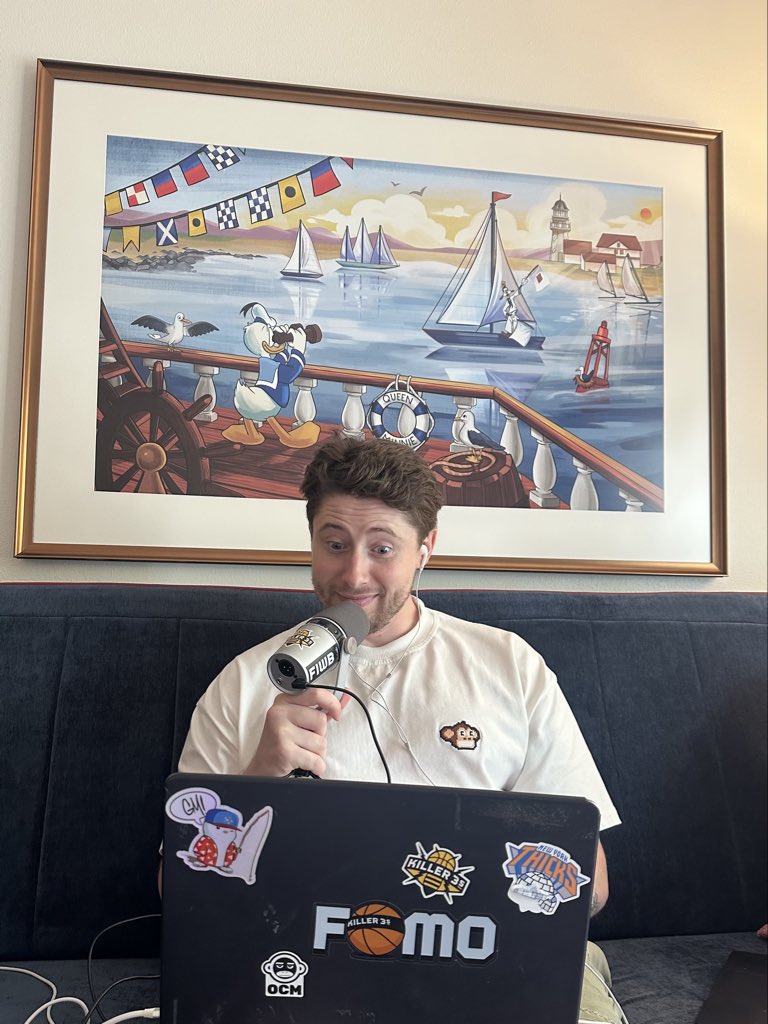 Hosting shows from the happiest place on earth 🏰🎙️

No days off in bull szn…
But also no days on when you actually love what you do for a living.

Crypto for opportunities to follow your passion > anywhere else.