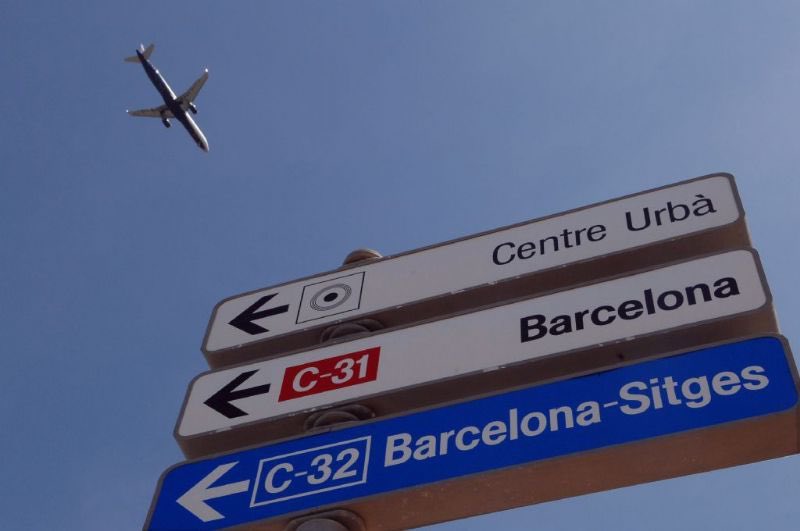 ✈️ Entitats de #Castelldefels demanen a l’alcalde que es posicioni en contra de l’ampliació de l’ #aeroport. Més info a 👉👉elbaix.cat/2025/07/15/ent… #BaixLlobregat