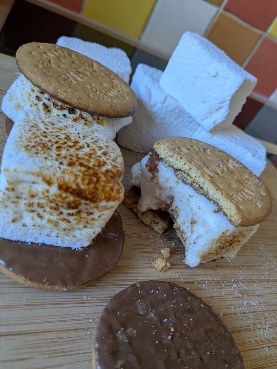 Currently 33% off the whole website! 
One more sale and I'll break even, sales are so hard this time of year and now kids are about to break up I have to close the website for 7 weeks. 
#sbs #marshmallows #SmallBusiness

mallowgroove.co.uk