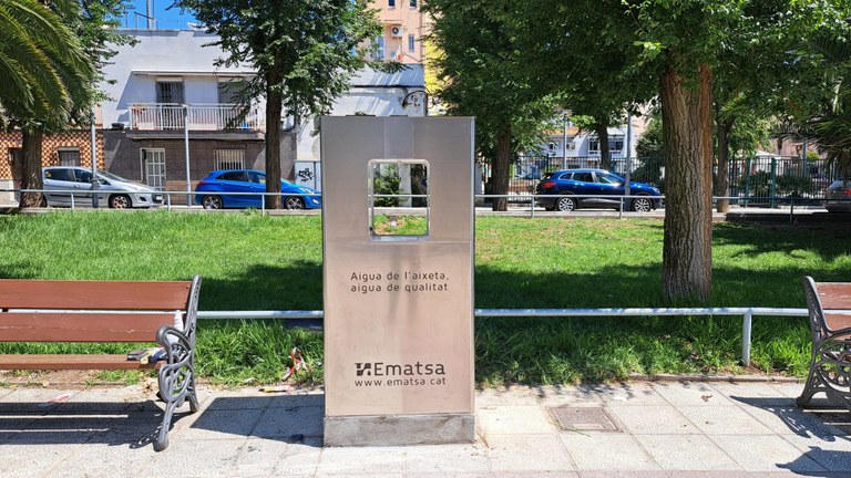EMATSA | ⛲ <a href="/ematsa/">EMATSA</a> inicia la instal·lació de quatre noves fonts refrigerades a Bonavista, Sant Pere i Sant Pau, Torreforta i Sant Salvador.

👉 Les ubicacions s’han acordat amb les entitats veïnals prioritzant espais d'activitat ciutadana.

ℹ️ f.mtr.cool/eaffizdodr