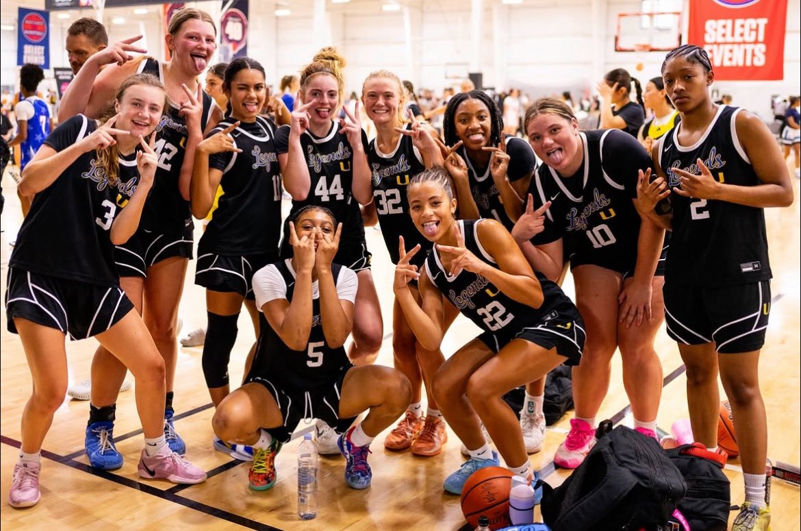 addygillman32's tweet image. 8-0 this weekend at Spooky Nook in Hamilton!! Can’t for another great weekend with this team starting this Friday!! 🟦🟨 @Legends_Bball @BryceMcKey