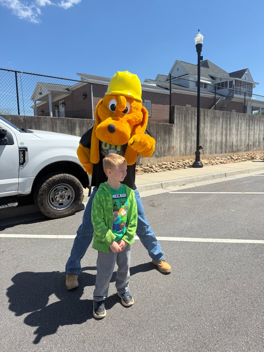 DiggerDog811's tweet image. Digger and Ms. Maria attended King of Commerce Bike Show with City of Commerce Gas Department! diggerdog811.com/?p=5314 @GA811 @CityOfCommerce #Call811 #Contact811 #SafeDigging #PublicSafety
