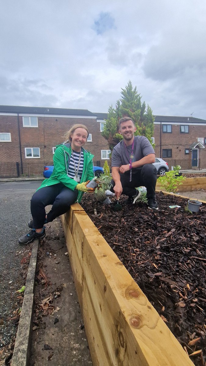 Health Development Coordinators - North Manchester (@healthymcr) on Twitter photo 🌧 Cheetham Hill weather 1 : 1 community garden 👨🌾
The plants loved the rain, think the people did too
<a href="/mcrlco/">Manchester Local Care Organisation</a> <a href="/MCCCheetham/">MCC Cheetham</a> 🌧 Cheetham Hill weather 1 : 1 community garden 👨🌾
The plants loved the rain, think the people did too
<a href="/mcrlco/">Manchester Local Care Organisation</a> <a href="/MCCCheetham/">MCC Cheetham</a>