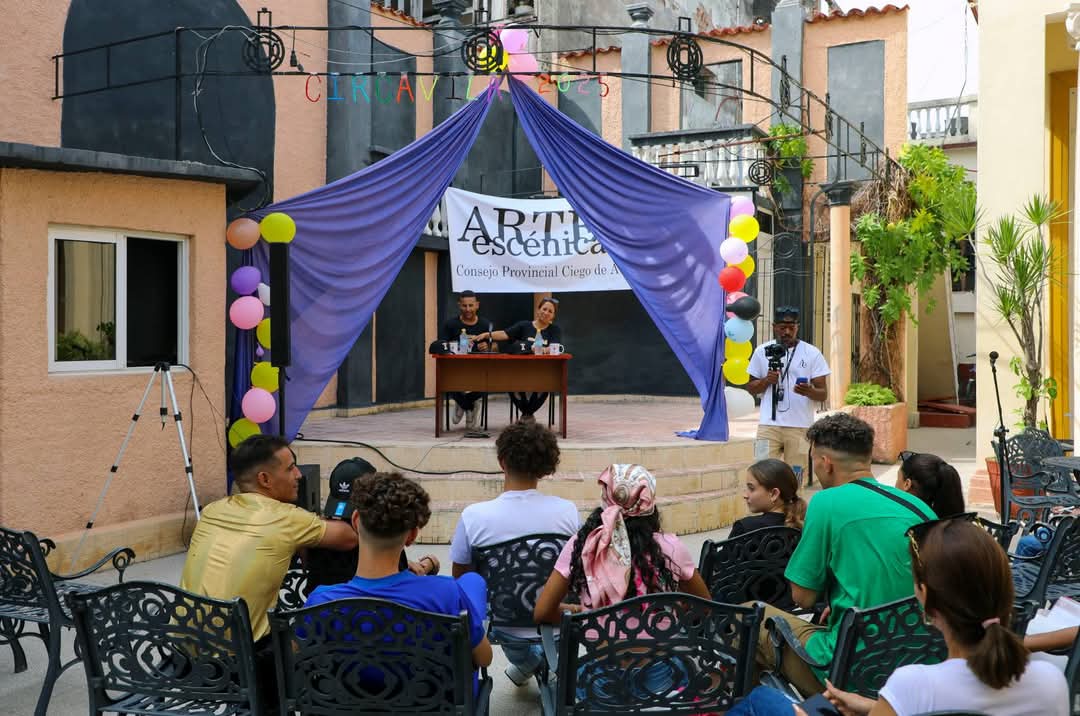 UNEACCIEGODEAVILA tweet media