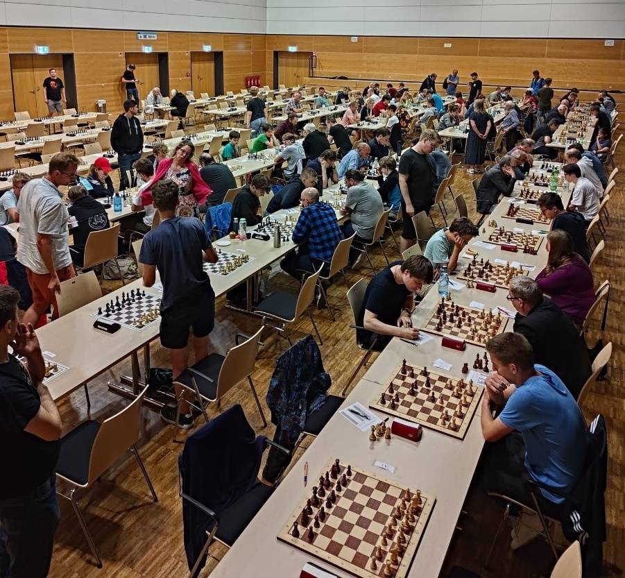 NSV-Grandprix: Fast voll – jetzt noch schnell zum Lessing Open anmelden!

📅 22. bis 24. August 2025
📌 Lindenhalle Wolfenbüttel

Info: nsv-online.de/2025/07/nsv-gr…

📸 Blick in die Lindenhalle beim Lessing Open 2024 (Quelle: Florian Jürgens)

#schach
