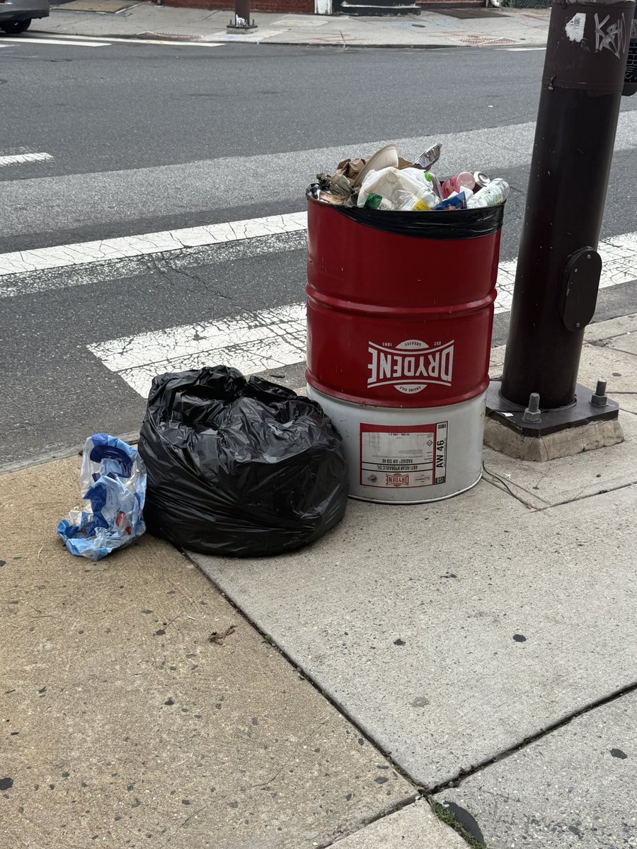 YaFavTrashman's tweet image. Ya Fav Trashcan in full effect