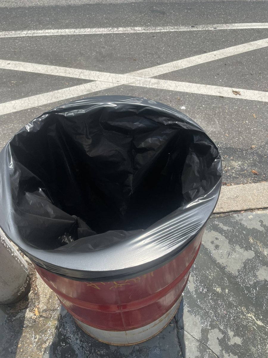 YaFavTrashman's tweet image. Ya Fav Trashcan in full effect