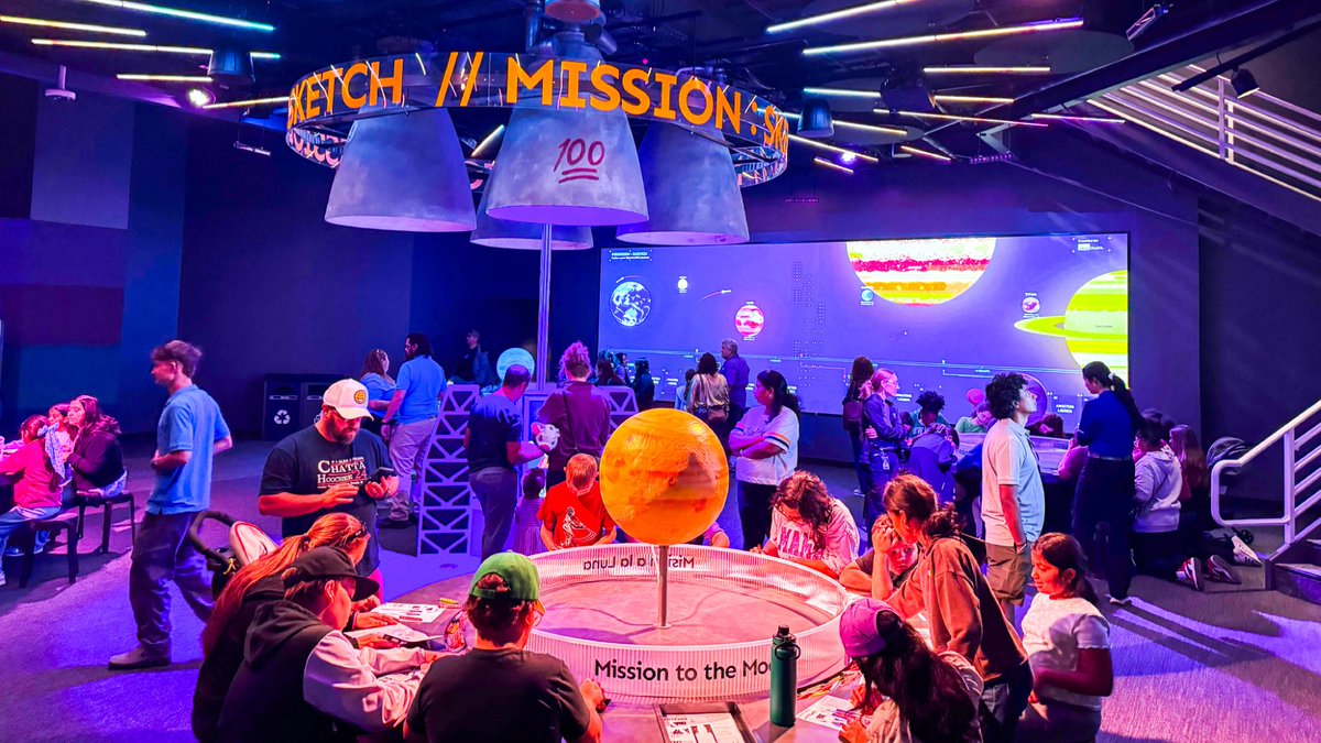 DrawAndCode's tweet image. Let’s look at the missions that form part of Mission: Sketch at @SpaceCenterHou 🚀 Artemis will reestablish a human presence on the Moon and is named after the Greek goddess of the Moon. 🌙 Here’s detail from Mission: Sketch and the Apollo Mission Control that inspired us.