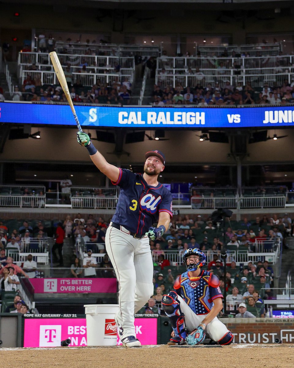 NCAABaseball's tweet image. That’s “Big Dumper the CHAMP” to 🫵😤🏆
2025 HR Derby Champ is none other than @FSUBaseball alum and current Seattle catcher, Cal Raleigh!!
#NCAABaseball x 📸 @Mariners