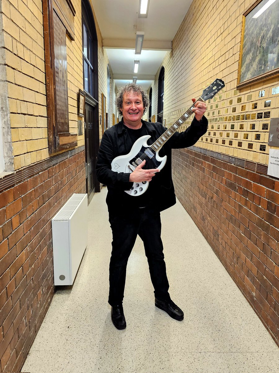 TheFlorrie's tweet image. 🎉 Huge congratulations to Alasdair, the winner of our Oasis Guitar Raffle! 🎸👏
A massive thank you to everyone who entered. Together you’ve helped raise nearly £3,000 to support our charity. Your generosity helps to protect our beautiful historic building for our community ❤️