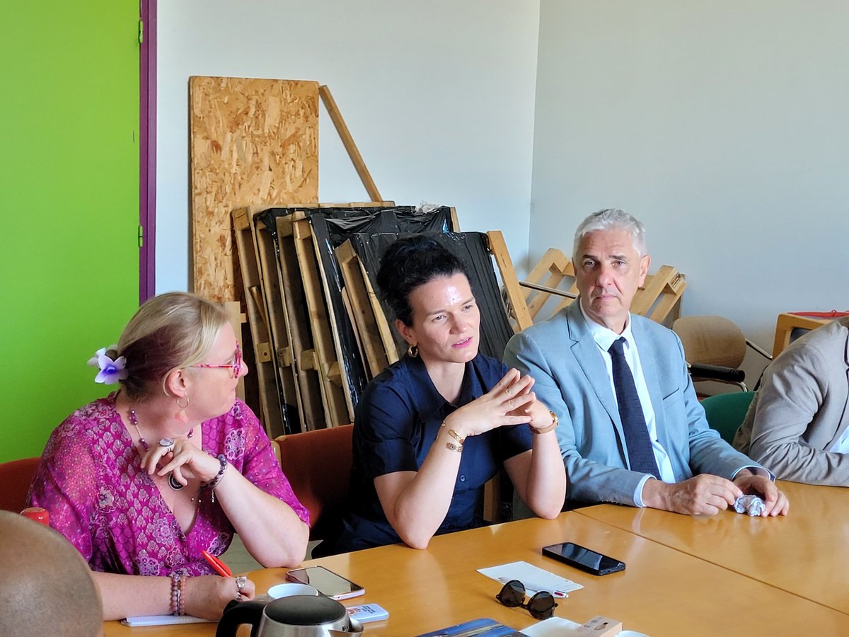 Mel_Thomin's tweet image. 📣 30 ans de concession avec le gestionnaire Q-Park.
25000 signatures pour la pétition massive de la @cgtchrubrest !
En visite au @ChuBrest pour dénoncer l'injustice des parkings payants à l'hôpital, avec @Stephane_Hablot & @pycadalen
✍️Une proposition de loi est en préparation.