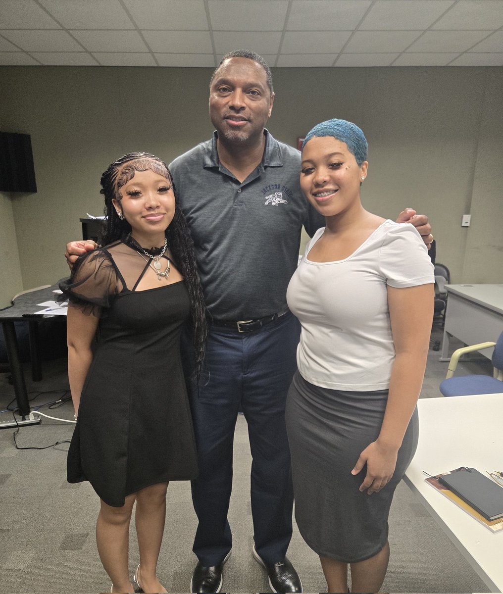 lovelambyy's tweet image. Huge thanks to @Wisdommartintv for coming to speak with Deanwood Radio Broadcast today! We truly appreciate the gems you shared, as well as your time and perspective!