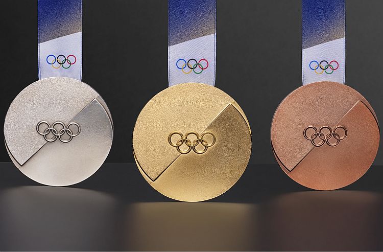 Sports_Examiner's tweet image. MILAN CORTINA 2026: @milanocortina26 @Olympics Winter Games #Medals2026 revealed, with symbolic designs of two halves and two textures ~ bit.ly/44Jo8xb