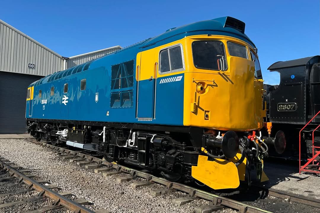 **Class 26 Gala Update**

Subject to availability, 26043 will double head with 45149 during Sat 26th July (TN4) and Sun 27th July (TN7) diagram only.

26043 will be available to view up close and personal at Toddington in the car park area on Fri 25th July. 

📸 Alex Raybould