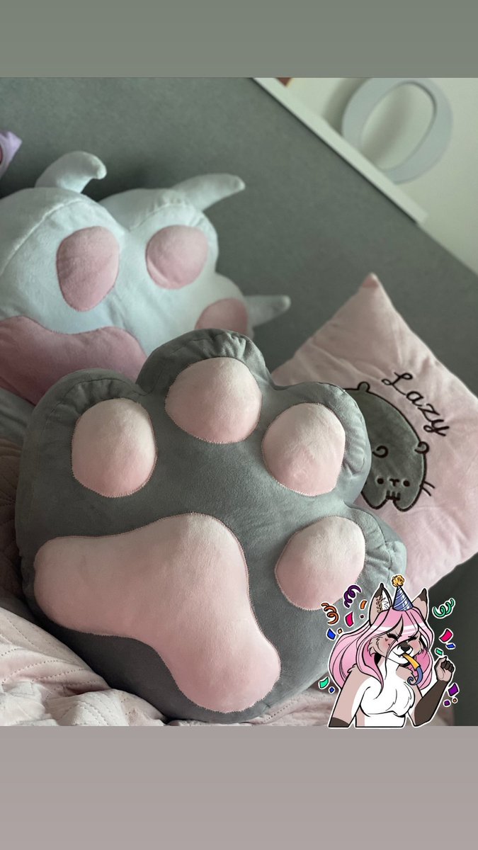 ๐ธMegami๐ธ (@megami_chan_owo) on Twitter photo Gift from my good friend <a href="/FlaviusFepu/">Flavius the Doggo (Fepu)</a> :3
#paws #paw #pawpillow #pawsnpillows Gift from my good friend <a href="/FlaviusFepu/">Flavius the Doggo (Fepu)</a> :3
#paws #paw #pawpillow #pawsnpillows