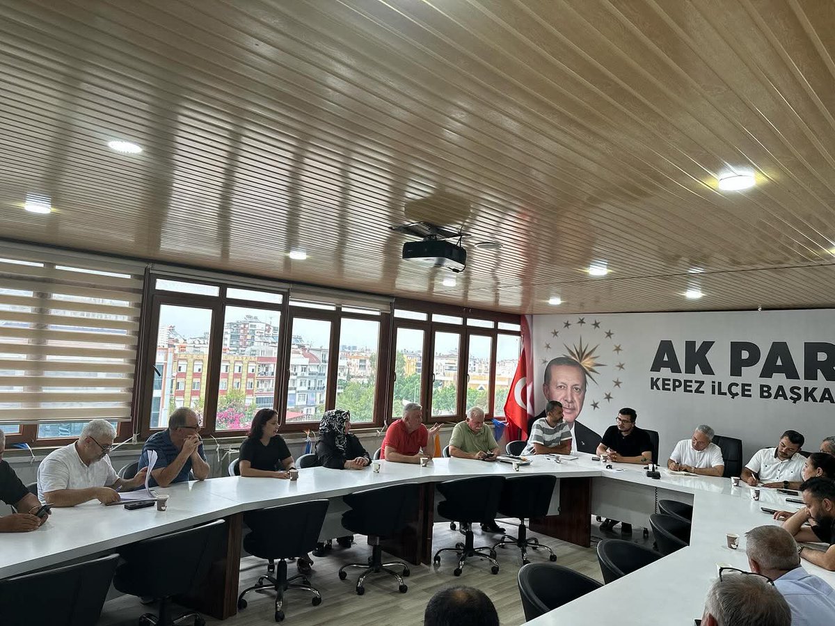 📍Kepez İlçe Başkanlığı 

Haftalık Olağan Yürütme kurulu toplantımızı ilçe başkanımız Sn.Hasan Demir'in başkanlığında 
başkanımız Sn.Eray Yıldız Ünlü katılım ile gerçekleştirildi.