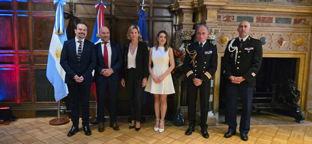 Amador Sánchez Rico (@amadorsanchezue) on Twitter photo 🤝🇫🇷 En el Día Nacional de Francia, celebrando la amistad y los valores compartidos entre 🇫🇷, la 🇪🇺 y 🇦🇷
Un placer brindar junto a mi colega y amigo, el Embajador de Francia en Argentina <a href="/NadalDiplo/">Romain Nadal</a>.
Liberté, égalité, fraternité… y solidaridad europea.
#14Juillet #UEenArgentina 🤝🇫🇷 En el Día Nacional de Francia, celebrando la amistad y los valores compartidos entre 🇫🇷, la 🇪🇺 y 🇦🇷
Un placer brindar junto a mi colega y amigo, el Embajador de Francia en Argentina <a href="/NadalDiplo/">Romain Nadal</a>.
Liberté, égalité, fraternité… y solidaridad europea.
#14Juillet #UEenArgentina