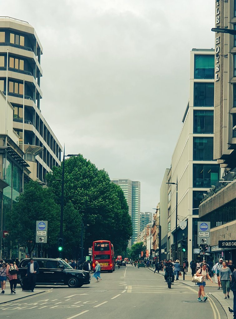 onlydavidcoen's tweet image. I thought copywriting was boring.
Salesy. Commercial. Cold.
But today in London I learned what it really is.
Storytelling.
Just like these photos, every brand has a story.
Helping a brand tell its story is pretty special, don't you think?