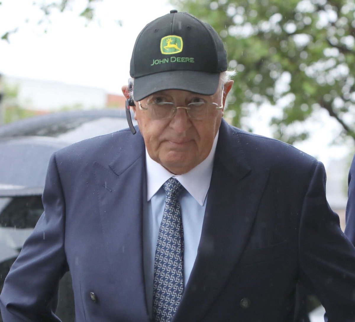 courtsnewsIRL's tweet image. The wife of a man being sued by John Magnier over the purported sale of a prized Co Tipperary estate said she felt €50K in cash delivered in two brown envelopes on behalf of the bloodstock billionaire was “incredibly tainted and dirty”, while a rival bidder for the land…