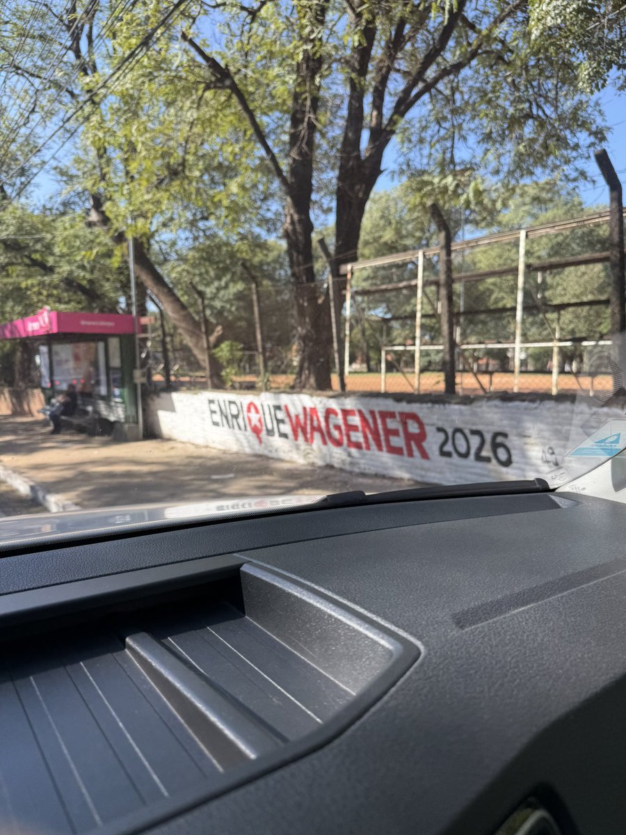 Cuando fui candidato en Italia recuerdo que violar la ley electoral haciendo propaganda fuera de tiempo era una multa de la que no se recuperaban ni tus nietos. Lástima que acá no se respete