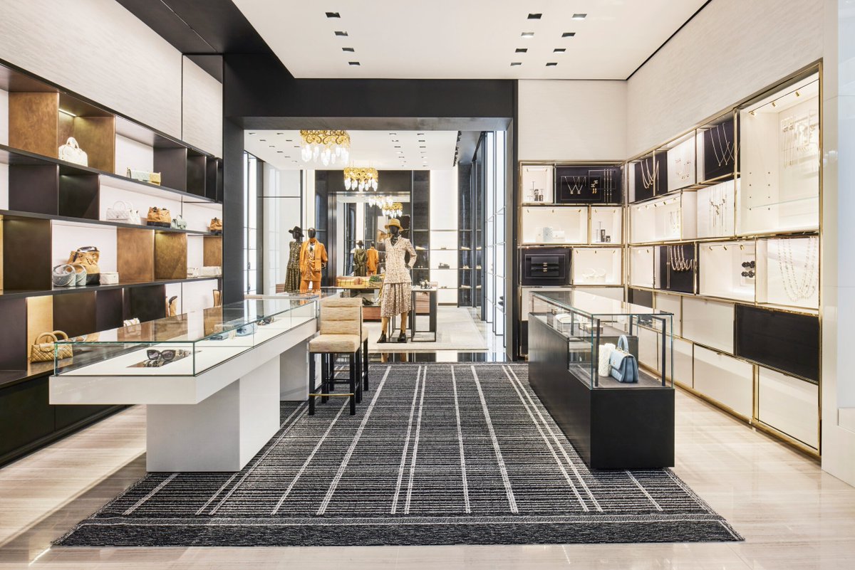 On Friday, <a href="/CHANEL/">CHANEL</a> reopened its boutique in <a href="/Bellagio/">Bellagio Las Vegas</a> following a major redesign. Designed by Peter Marino and #ShawmutBuilt, the nearly 5,000sf space includes seven salons that span the range of the Maison’s offerings. crfashionbook.com/chanel-las-veg…
