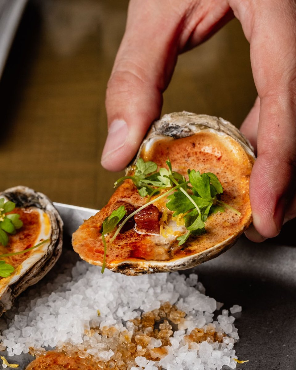 CarsonKitchen's tweet image. π¦ͺ Fire up your taste buds with our Grilled Oysters! Fresh oysters kissed by the grill and topped with rich cajun butter, fresh chives and lemon zest. These beauties are the perfect way to start your night at Carson Kitchen! π₯π
#GrilledOysters #CajunButter #CarsonKitchen