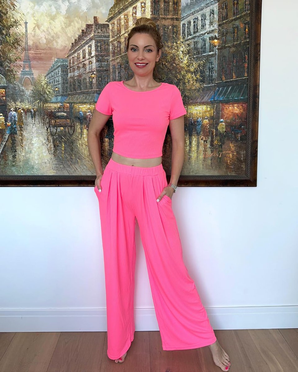 BubblyMoments's tweet image. Chic + comfy! This 2-piece loungewear set has a crop top, flowy pants &amp;amp; real pockets 😍

🛍️ Shop here: amzlink.to/az0NPhARpI176

#LoungewearStyle #ComfyFit #CropTopSet #WideLegLook