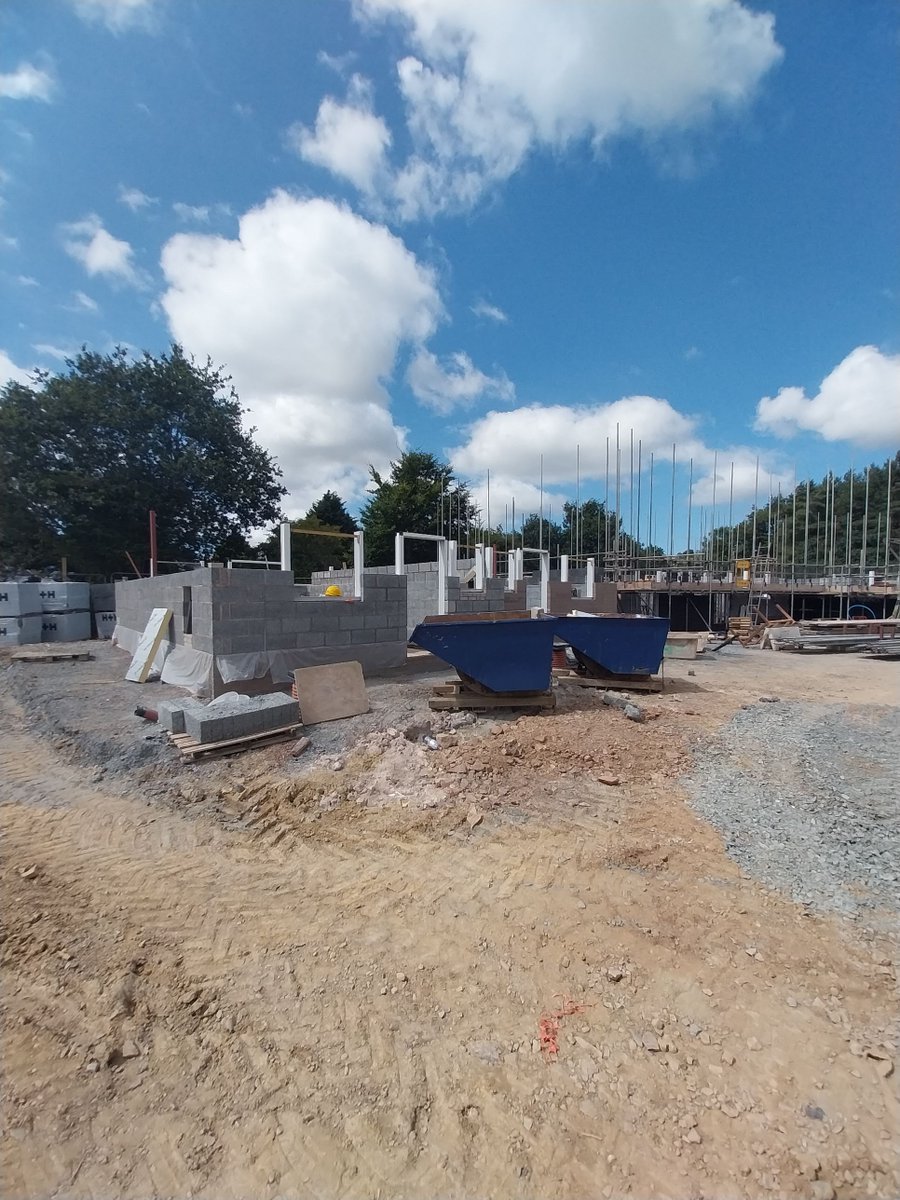🏡 When a house starts to look like a home... The first couple of plots are looking great with decorating being done and kitchens being fitted.
Still plenty to do but this great weather means our builders are happy 🌞 and things are moving forward quickly.