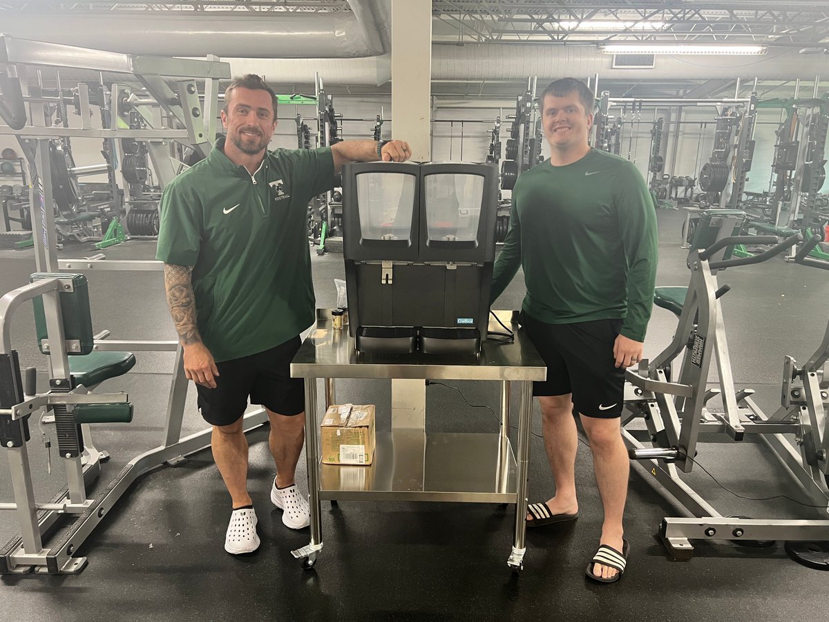 critical_reload's tweet image. 🔥 Welcome to the CRITICAL RELOAD Family, Trinity High School! 🔥

“What you guys [Critical Reload] have created makes me—and our athletes—feel like we’re delivering Division-I level nutrition right here at our school. The moment we told the athletes what was coming, they lit up…