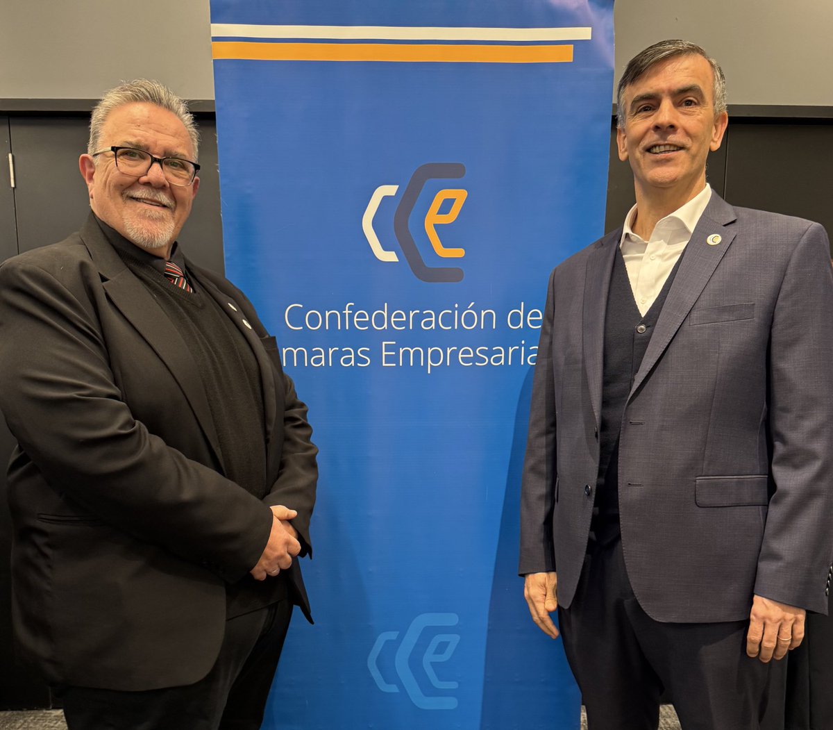 Este martes se realizó la Asamblea de la Confederación de Cámaras Empresariales (CCE), en la que asumieron las nuevas autoridades para el período 2025-2026.
➡️ Leonardo Loureiro fue designado como nuevo presidente.
➡️ Carlos Delfino asumió como vicepresidente.