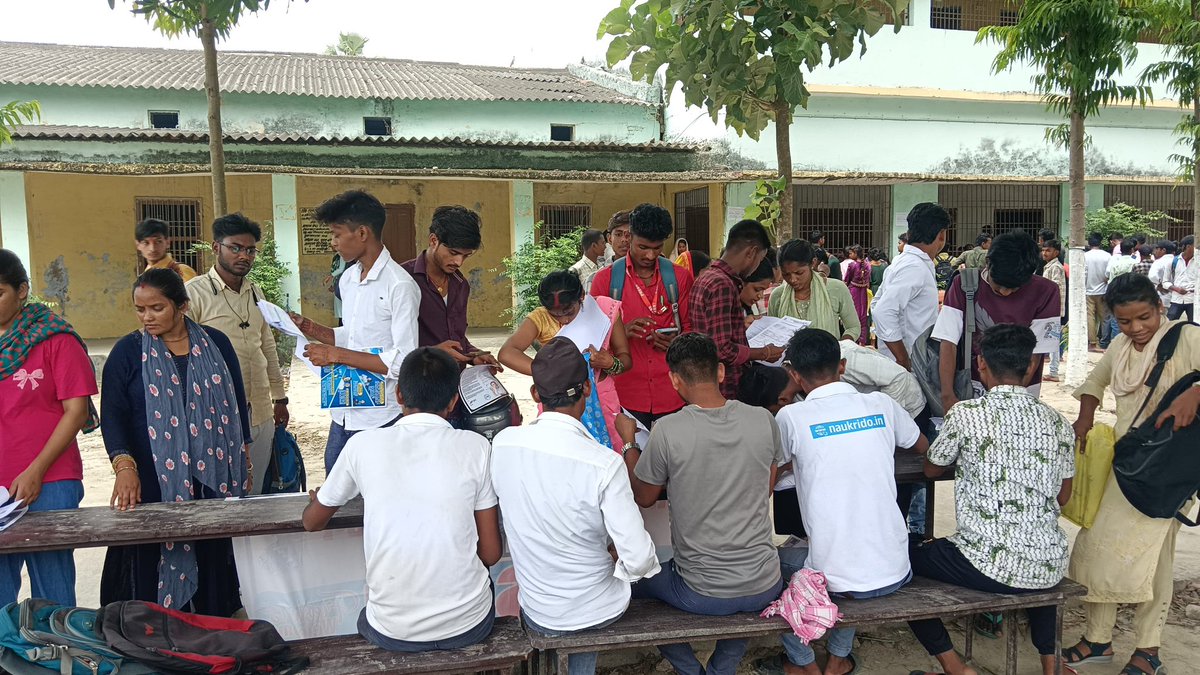 NSUIBihar's tweet image. लगातार समस्तीपुर जिला NSUI द्वारा विभिन्न कॉलेजों मे नये सत्र में नामांकन को लेकर #Help_Desk लगाया गया और छात्रों को मदद किया और हम बदलेंगे बिहार कैंपन के बारे में छात्रों को बताया गया और जुड़ने के लिए मिस कॉल अभियान चलाया गया ।