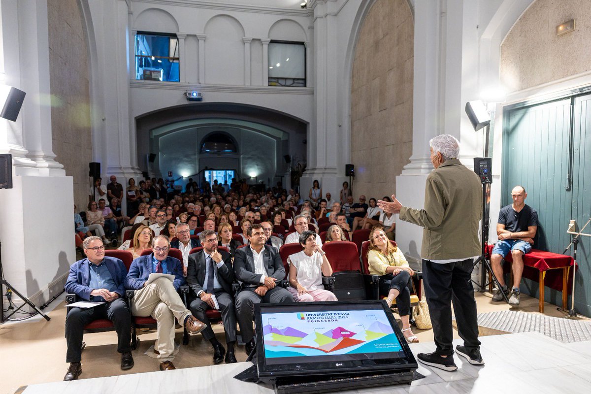 Inauguració de la Universitat d’Estiu Ramon Llull #Puigcerdà 2025, amb el Dr. Eduard Estivill: “Dormir bé per ser feliç”. 
#Cerdanya #Pirineu #UniEstiuPuigcerdà