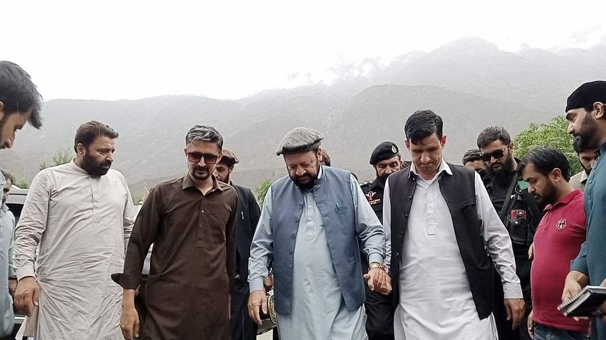 MARYAM🥀 (@itz_maryam575) on Twitter photo گلگت۔وزیر اعلیٰ گلگت بلتستان حاجی گلبر خان کو جی بی ڈی ایم اے کی جانب سے شروٹ میں حالیہ سیلاب کے بعد کی صورتحال پر بریفنگ دی جارہی ہے۔
اس موقع پر صوباٸی صدر پیپلزپارٹی گلگت بلتستان ممبر گلگت بلتستان اسمبلی امجدحسین ایڈووکیٹ و دیگر بھی موجود ہیں۔
#PPPSocialMedia <a href="/amjadhussainaza/">amjadhussainazar</a> گلگت۔وزیر اعلیٰ گلگت بلتستان حاجی گلبر خان کو جی بی ڈی ایم اے کی جانب سے شروٹ میں حالیہ سیلاب کے بعد کی صورتحال پر بریفنگ دی جارہی ہے۔
اس موقع پر صوباٸی صدر پیپلزپارٹی گلگت بلتستان ممبر گلگت بلتستان اسمبلی امجدحسین ایڈووکیٹ و دیگر بھی موجود ہیں۔
#PPPSocialMedia <a href="/amjadhussainaza/">amjadhussainazar</a>