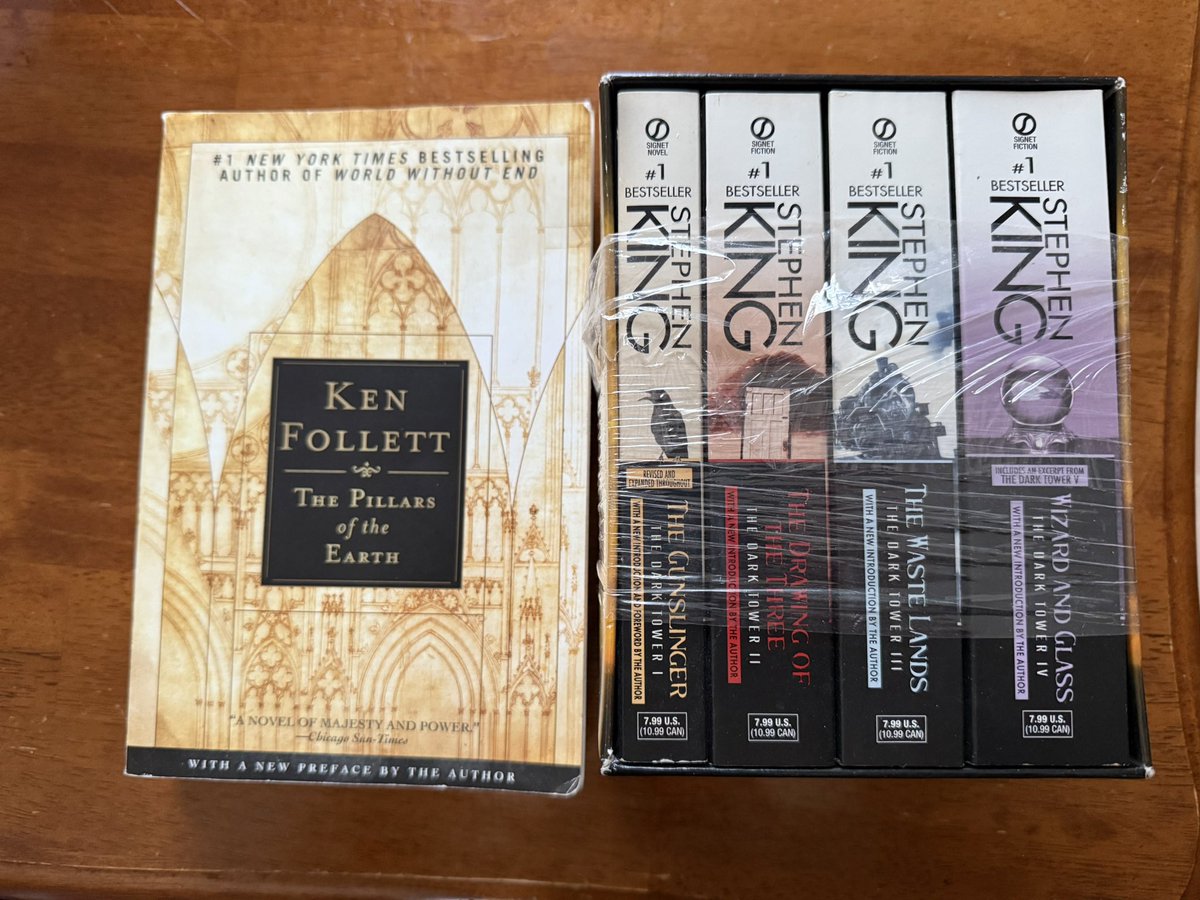 caleblikesbooks's tweet image. The legendary @SanthidEnjoyer was kind enough to send me his favorite book, The Pillars of the Earth, alongside the first four books of the Dark Tower series. Super excited about all of these! Huge thanks!