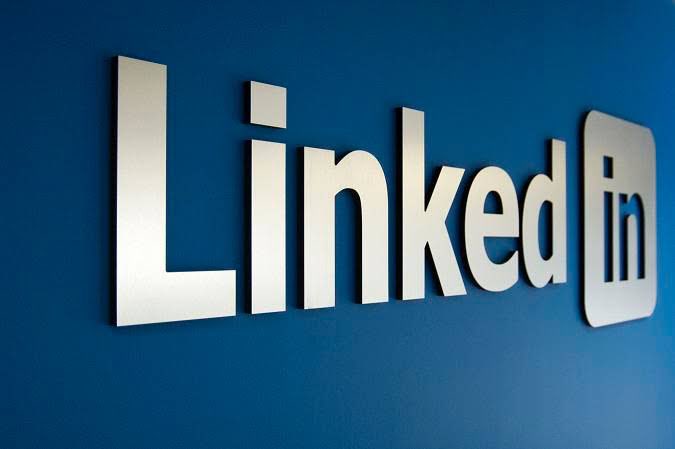 AndhraDailyBuzz's tweet photo. #LinkedIn unveils the Top 10 emerging regions where job market momentum & economic opportunity are growing.
#Visakhapatnam
#Ranchi
#Vijayawada
#Nashik
#Raipur
#Rajkot
#Agra
#Madurai
#Vadodara
#Jodhpur
Good to see #Vizag securing Top1 spot.
#Jobs #EmergingCities #LinkedInReport https://t.co/fy60TkHbnj