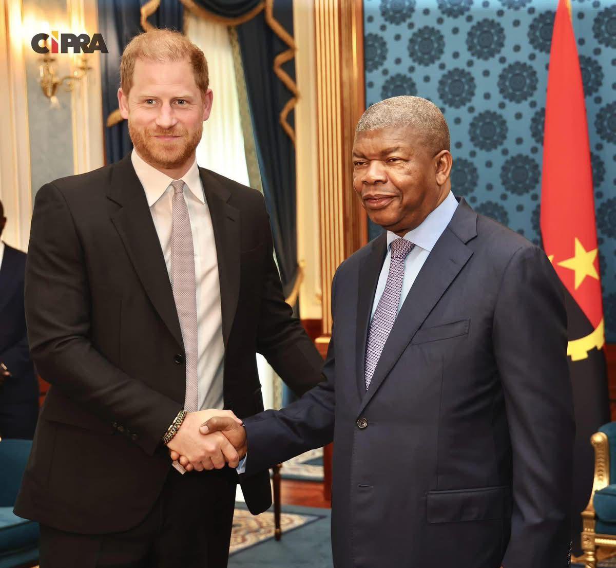 Embai_DC's tweet image. O Presidente da República, João Lourenço, recebeu no final da tarde desta terça-feira 15), em Luanda, o Príncipe Henry Charles Albert David (Harry), Duque de Sussex.
O príncipe Harry está em Angola com o propósito de fortalecer o trabalho desempenhado pela sua instituição,…