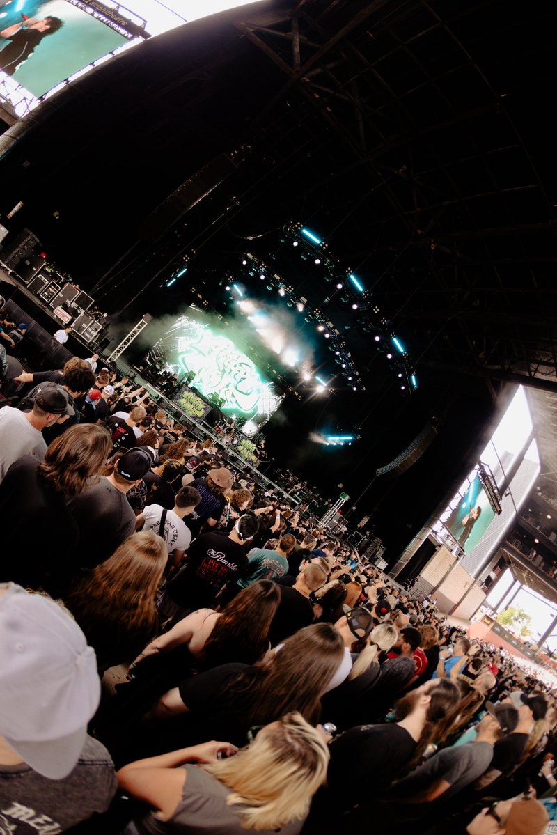 AlphaWolfCVLT's tweet image. We are steam rolling our way through these Summer Of Loud shows, Tinley Park was incredible!
Today is our only stop in Canada and we cannot wait, Toronto knows what’s up
See you at 3:40pm
P: @uglivia