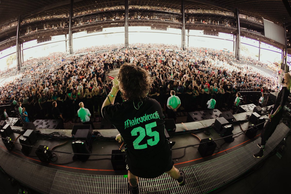 AlphaWolfCVLT's tweet image. We are steam rolling our way through these Summer Of Loud shows, Tinley Park was incredible!
Today is our only stop in Canada and we cannot wait, Toronto knows what’s up
See you at 3:40pm
P: @uglivia