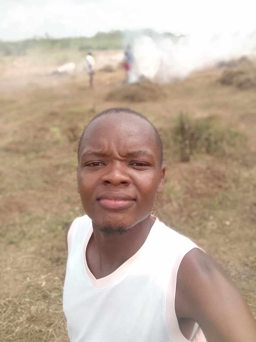 Emmanue93934749's tweet image. Earlier today, I was at obiaruku for the setting up of cassava and zobo farm on 2 acres of land. The work was tedious, but having solidified work enforcers made the activities successful. People like Nonso, and Don IB.Remember no farmers no food.
#farmer #cassava #organic #youth