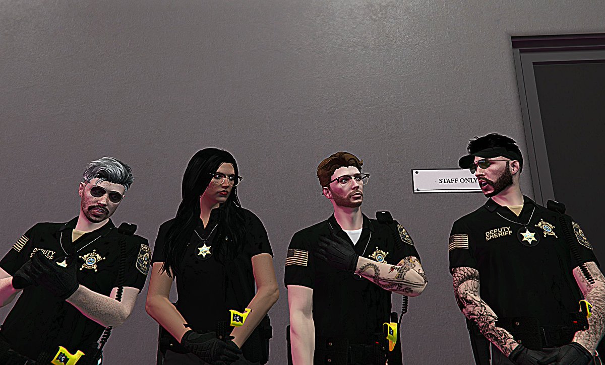 _Darkk_27's tweet photo. Ayer primer dia de academia con varias caras nuevas pero siempre acompañado de personitas bellas. (La última foto es la fkn vibra sheriff). https://t.co/C51tLQFwaJ
