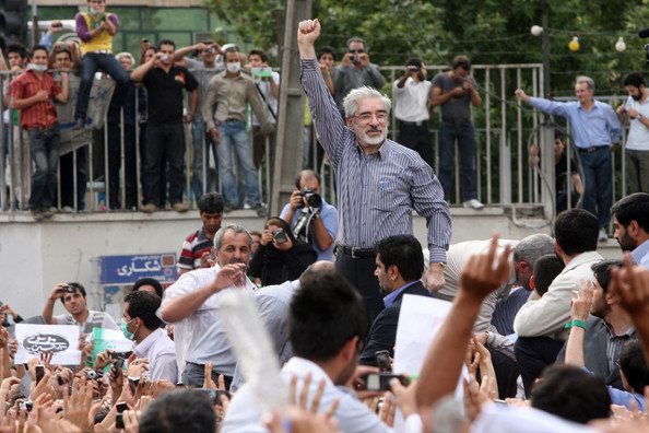 prolter995's tweet image. از کنار بیانیهی موسوی راحت نباید گذشت، اندک تفالههای باقی مانده از فتنه ۸۸ در حال ائتلاف با جریانات تجزیه طلب و تروریست هستند. قبل از هر اقدامی باید جلوی این ائتلاف شوم گرفته شود!